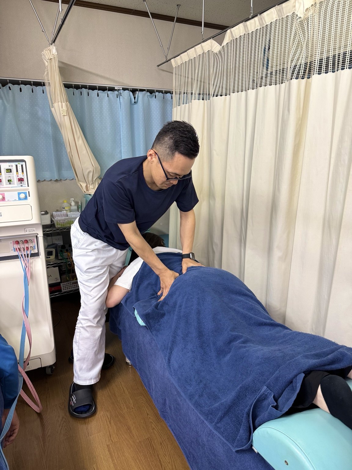 患者さまの状態に合わせて施術する院長